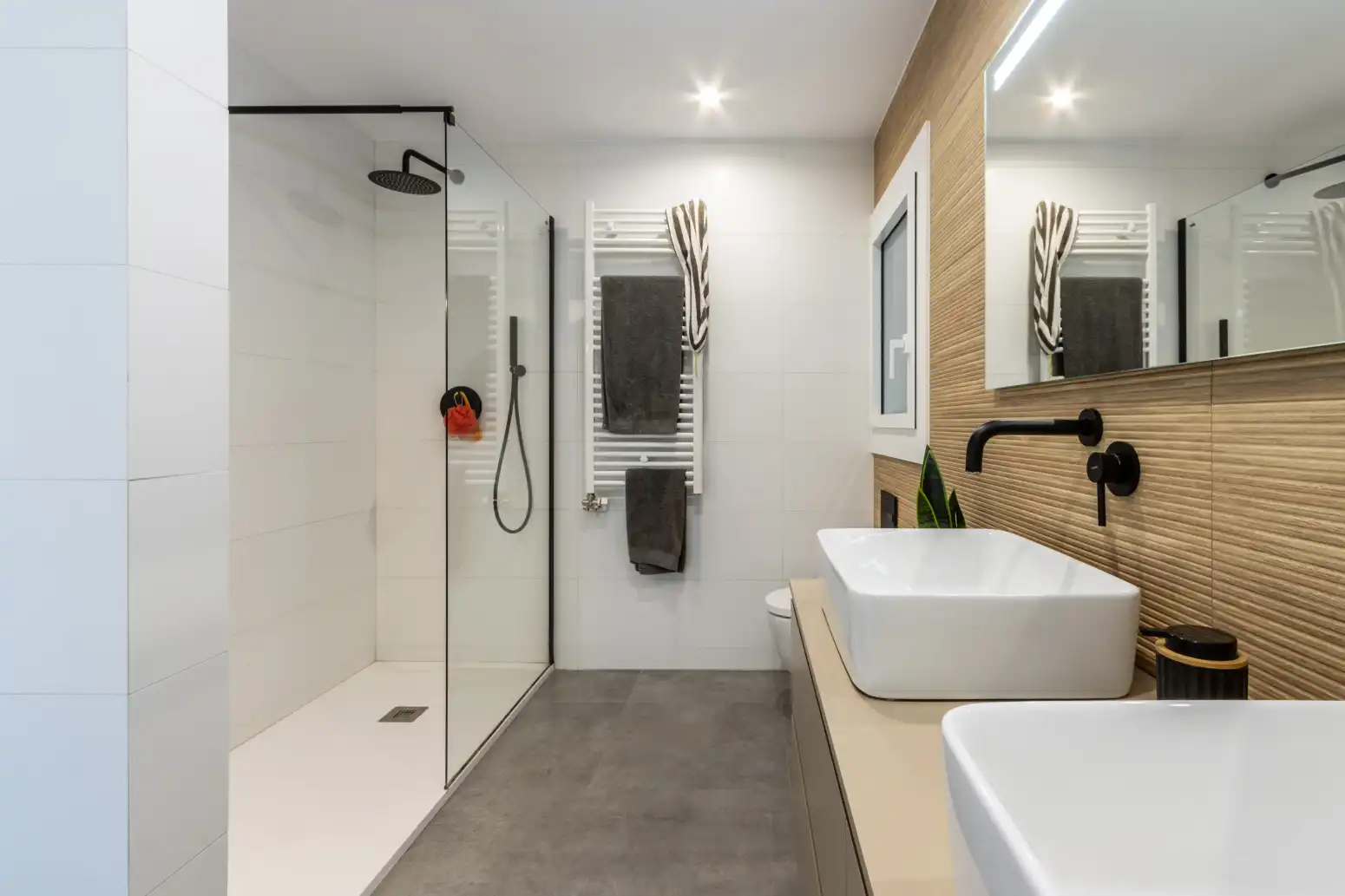 Badezimmer von Wohnung zum Verkauf in Terrassa mit Klimaanlage, Heizung und Parkett