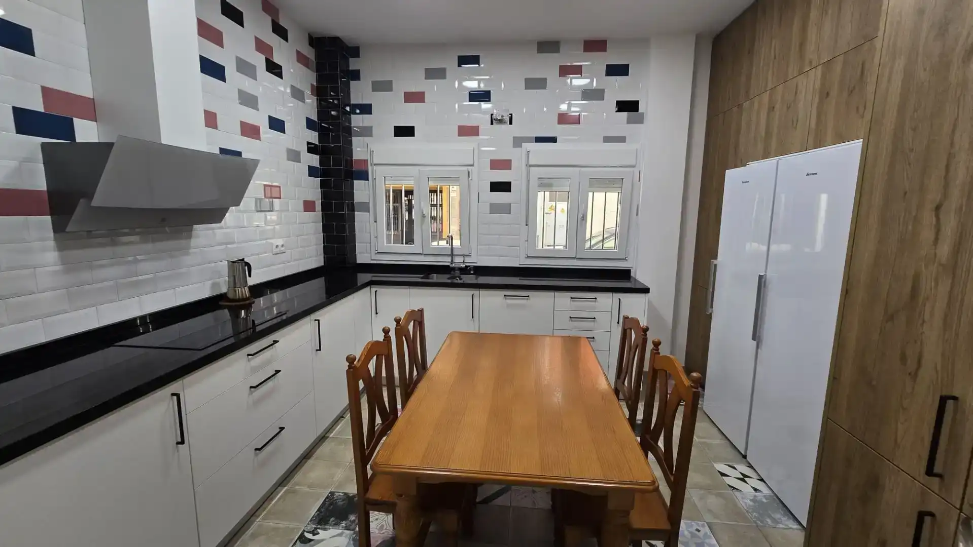 Küche von Wohnung zur Miete in Sevilla mit Klimaanlage, Privatgarten und Möbliert