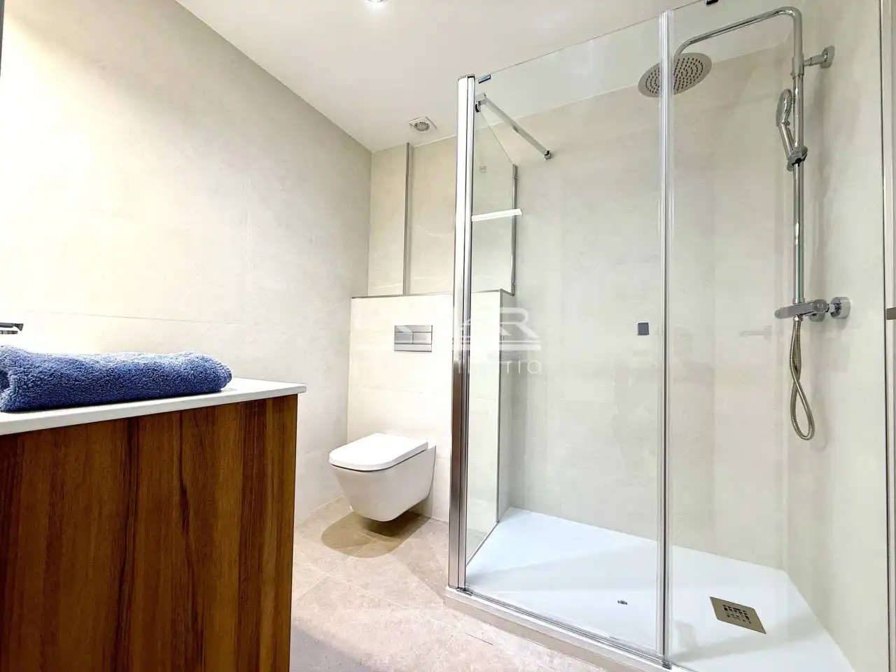 Baño de Piso de alquiler en Vic con Calefacción y Balcón