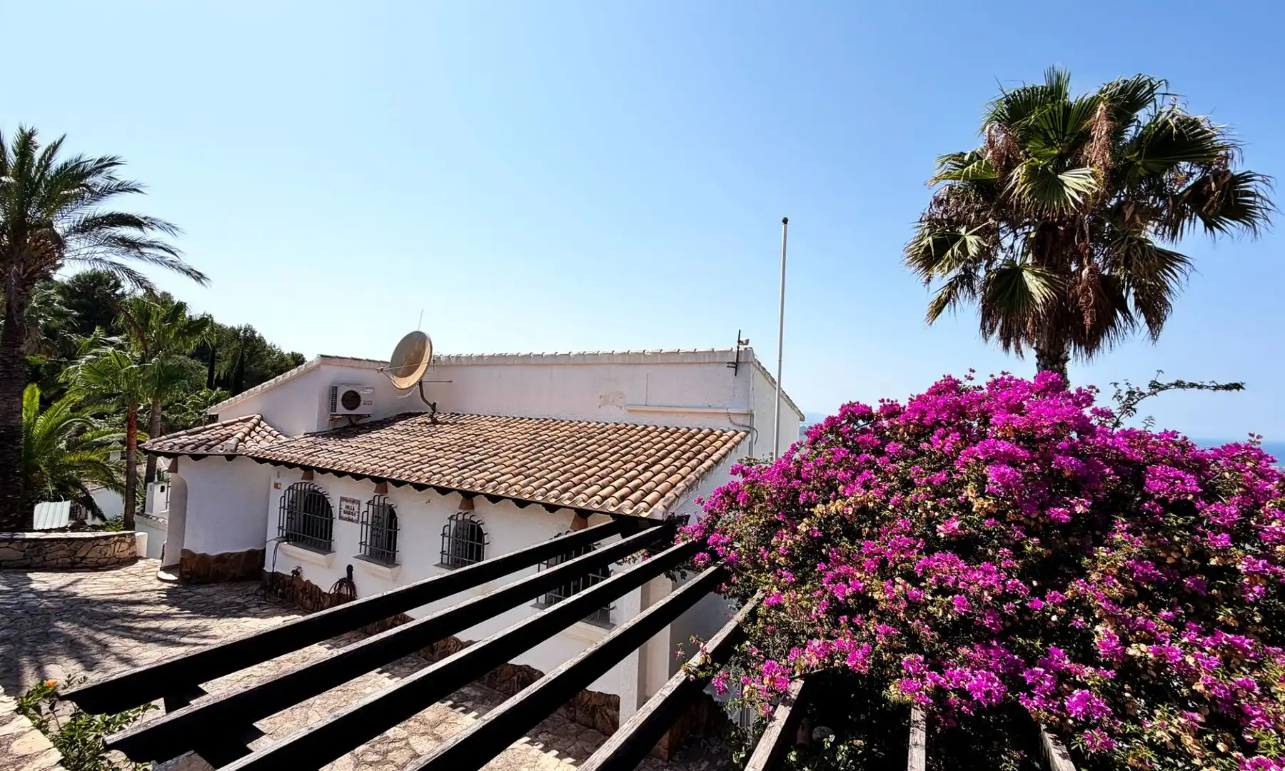 Vista exterior de Casa o xalet en venda en Dénia amb Aire condicionat, Calefacció i Jardí privat