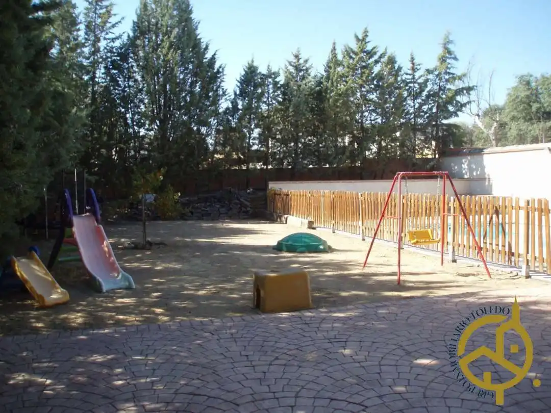 Garden of Houses for sale in Nambroca  with Air Conditioner, Heating and Private garden