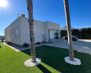 Vista exterior de Casa o xalet de lloguer en Monforte del Cid amb Aire condicionat, Terrassa i Piscina