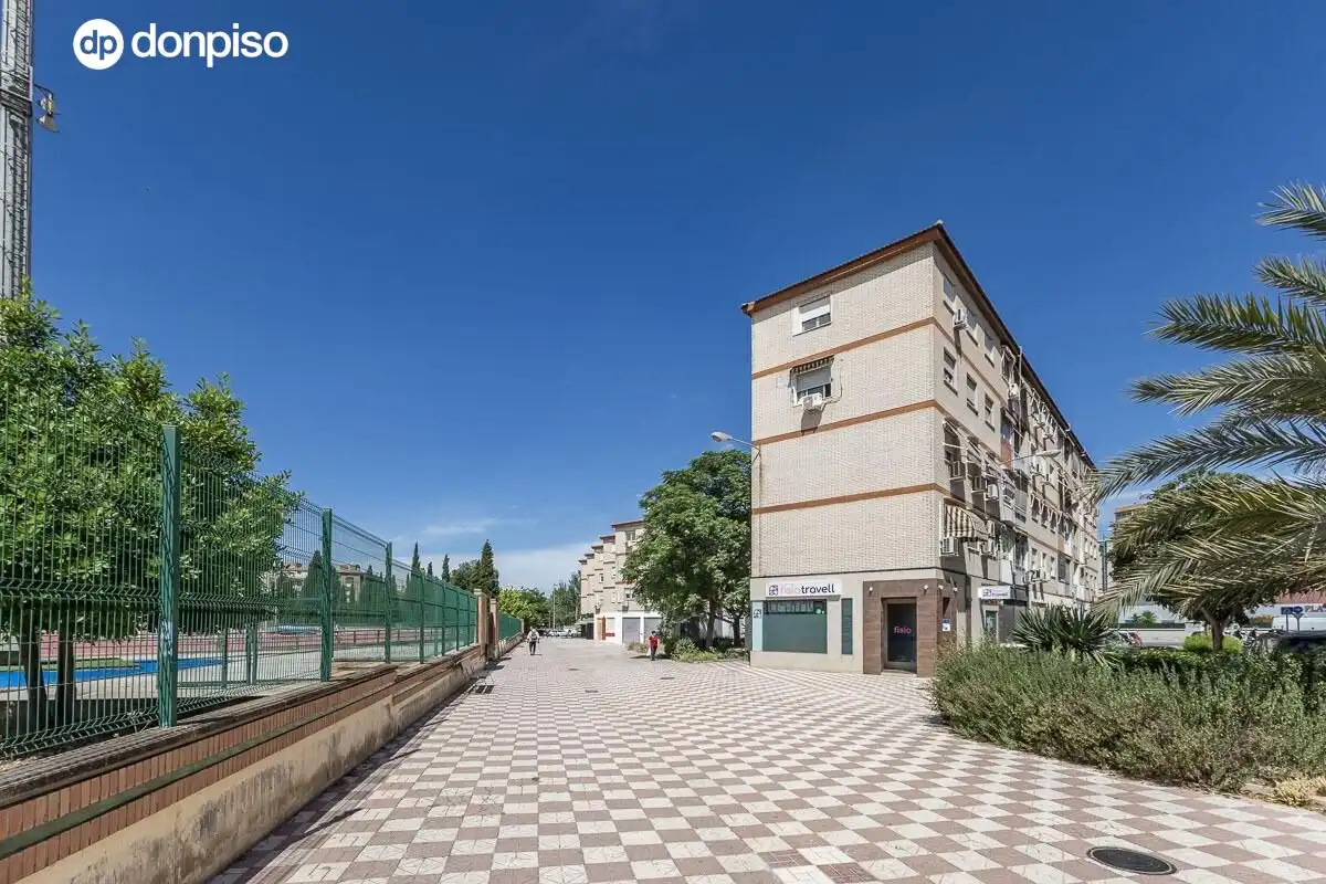 Exterior view of Flat for sale in Granada  with Air Conditioner and Heating