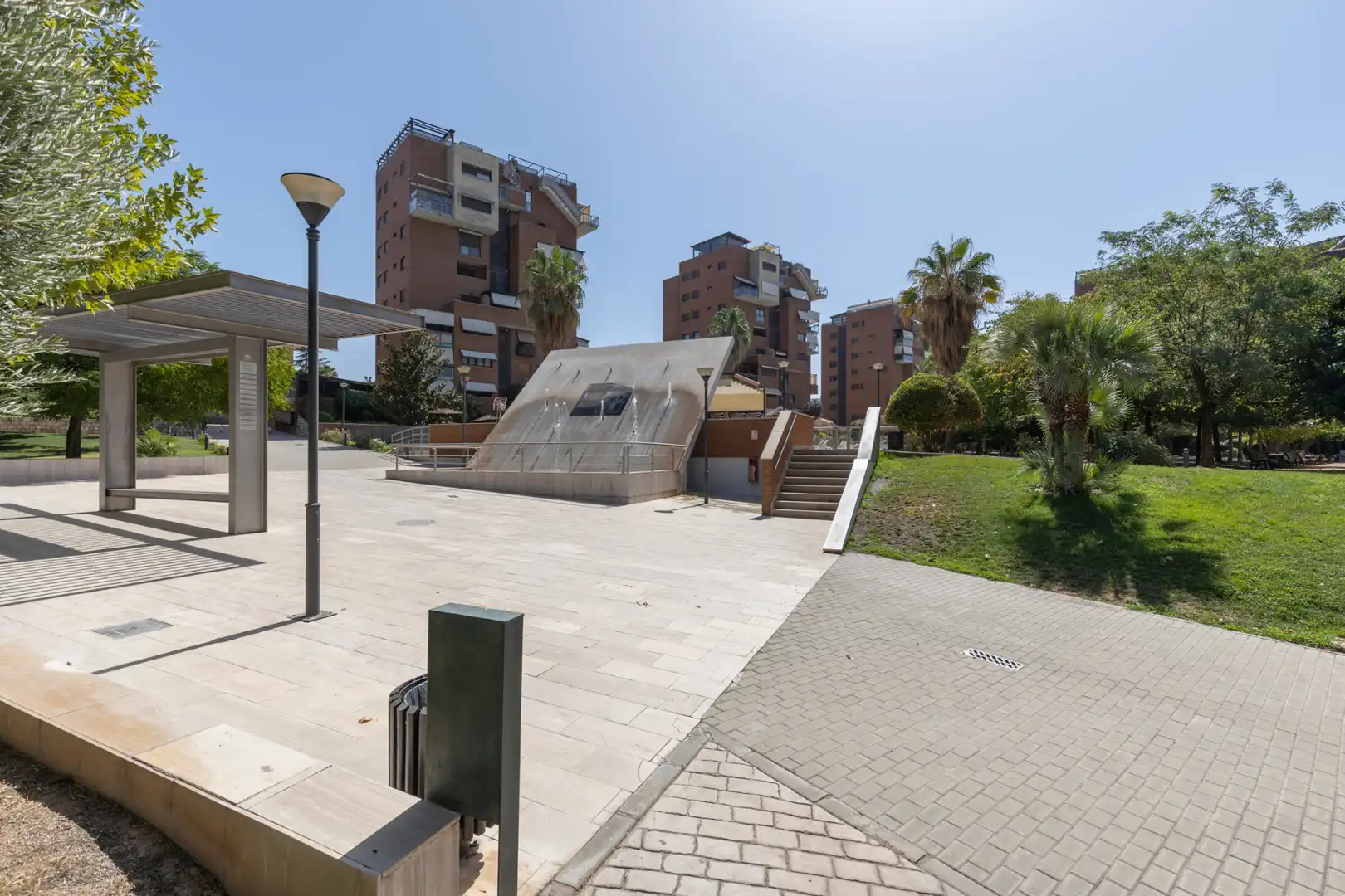 Exterior view of Flat for rent in Granada  with Air Conditioner, Heating and Parquet flooring