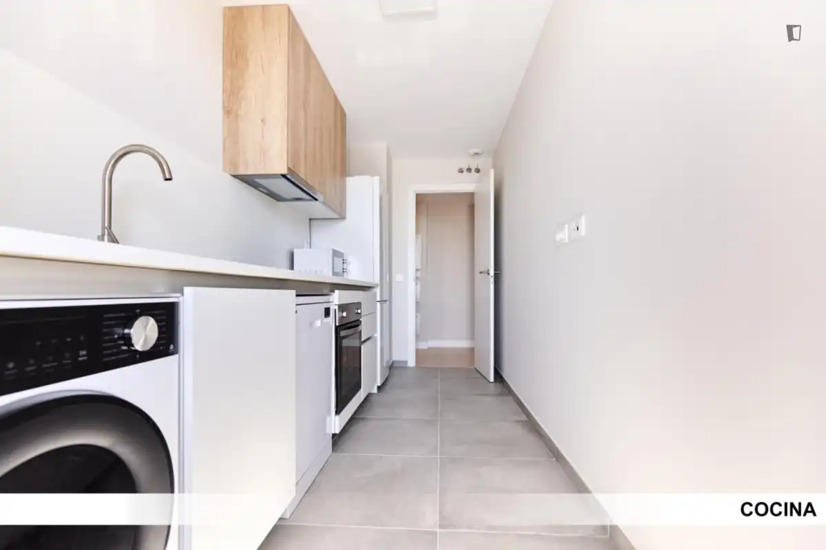 Cuina de Apartament per a compartir en Dos Hermanas amb Aire condicionat, Calefacció i Moblat