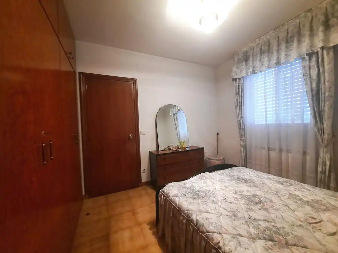 Habitación de Casa adosada en venta en Escalona con Aire acondicionado, Calefacción y Jardín privado