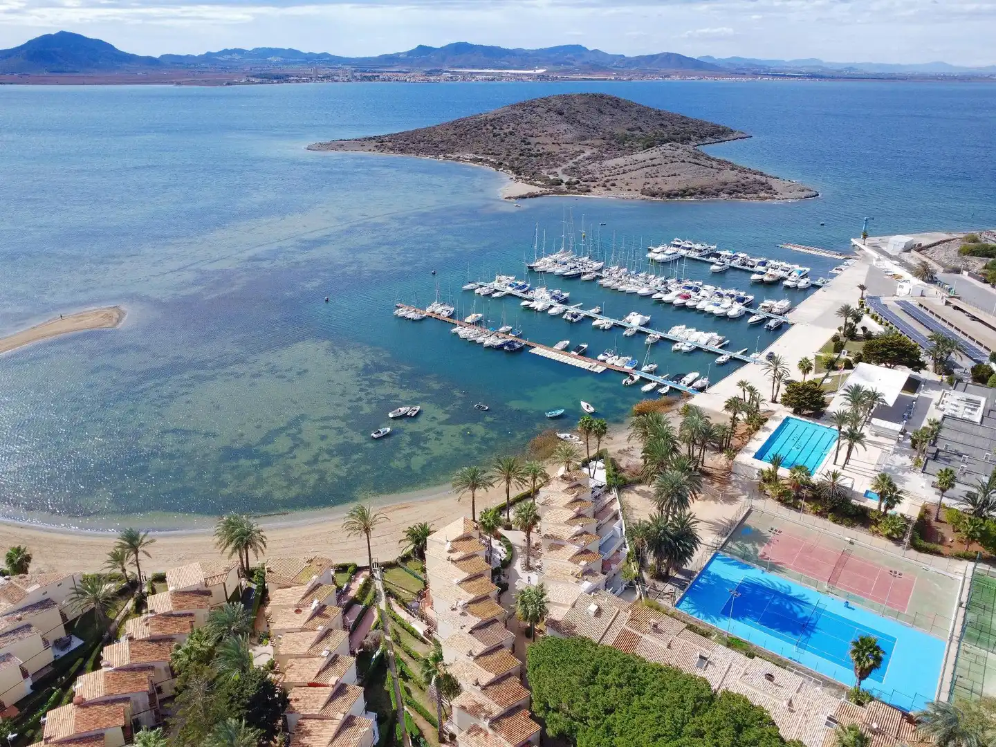 Apartamento de alquiler en La Manga del Mar Menor con Terraza y Piscina