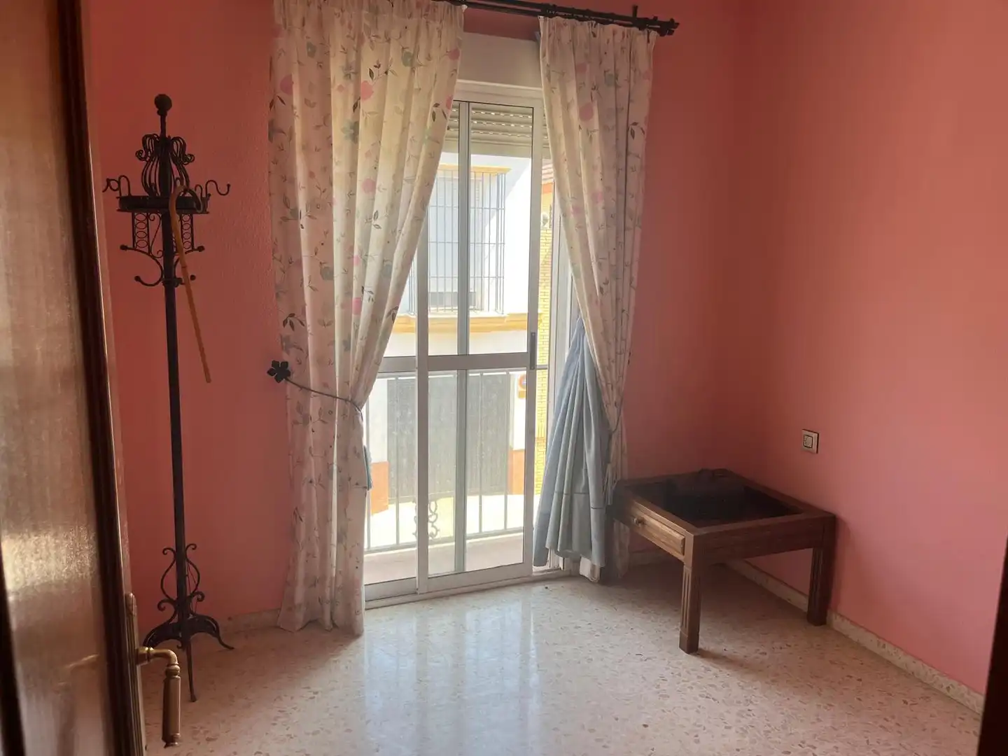 Habitación de Casa adosada en venta en La Rinconada con Aire acondicionado y Terraza
