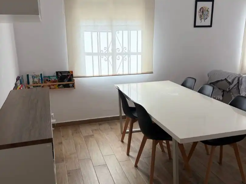 Menjador de Casa o xalet en venda en Carmona amb Aire condicionat, Jardí privat i Terrassa