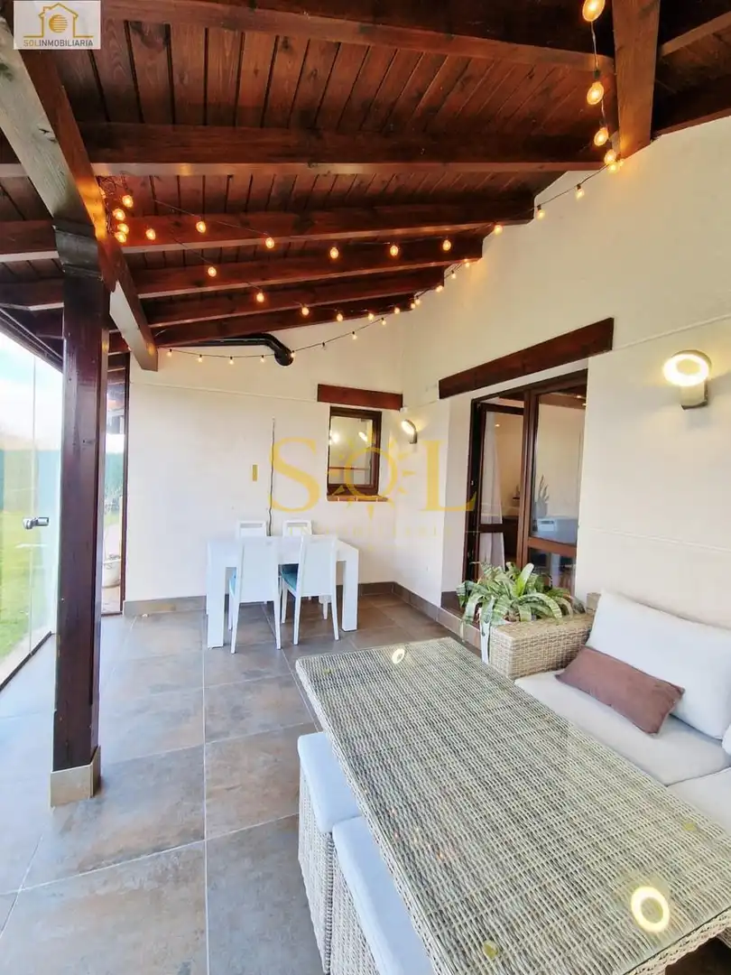 Terraza de Casa o chalet en venta en Villaquilambre con Calefacción, Jardín privado y Parquet