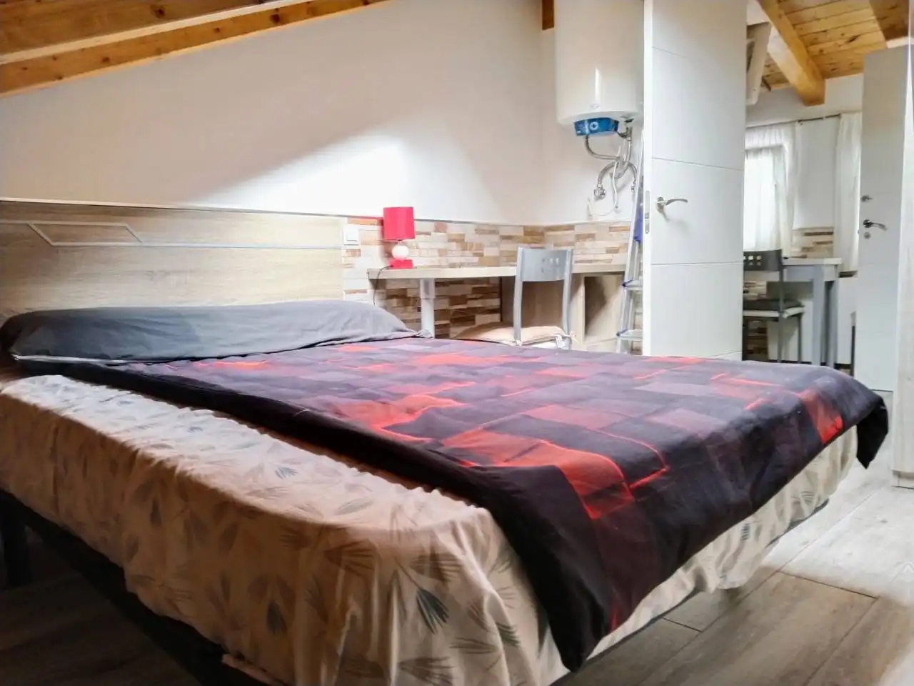 Dormitori de Apartament de lloguer en Burgos amb Calefacció, Parquet i Moblat