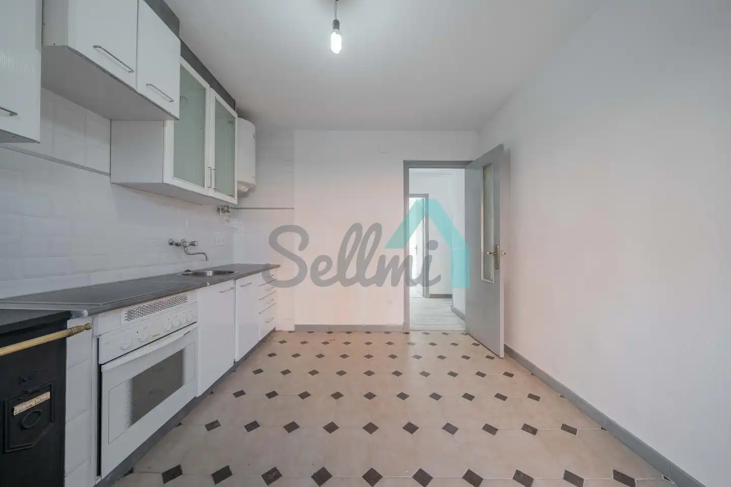 Küche von Wohnung zum Verkauf in Aller mit Terrasse