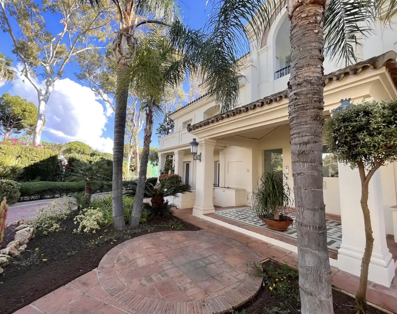 Vista exterior de Ático en venta en Marbella con Aire acondicionado, Terraza y Amueblado