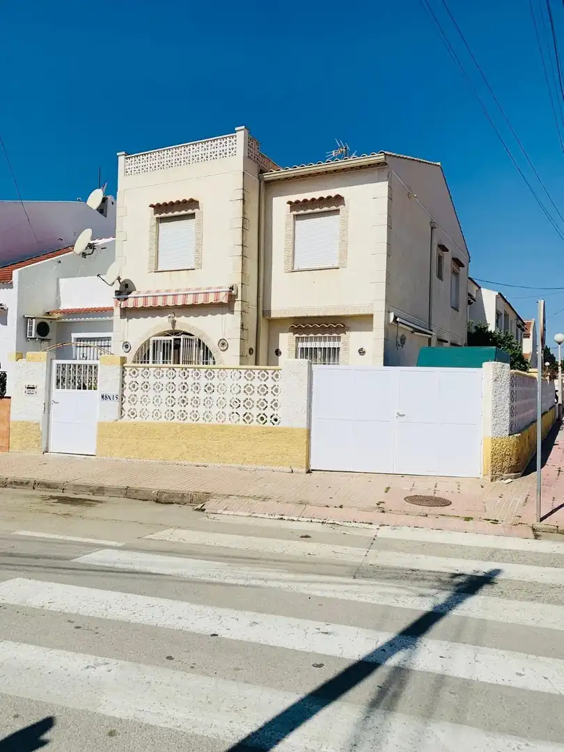 Casa adosada en venda a Calle Bonn, Zona Playa de los Locos