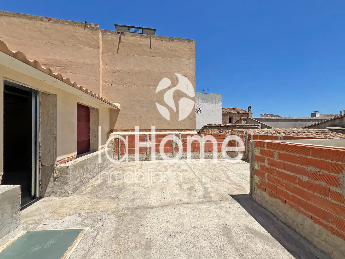 Exterior view of Houses for sale in La Pobla de Vallbona  with Terrace, Storage room and Balcony