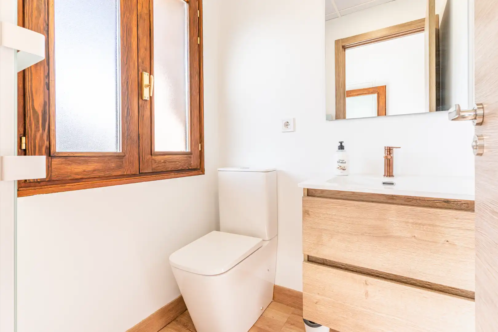 Bathroom of Houses for sale in Villanueva de la Cañada  with Air Conditioner, Heating and Private garden