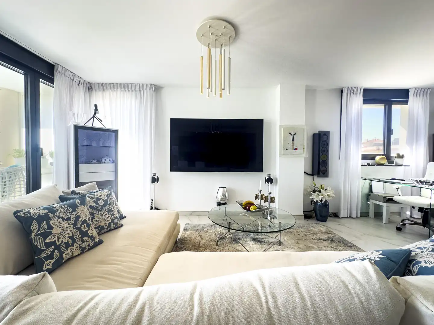 Sala de estar de Ático en venta en Estepona con Calefacción, Terraza y Trastero