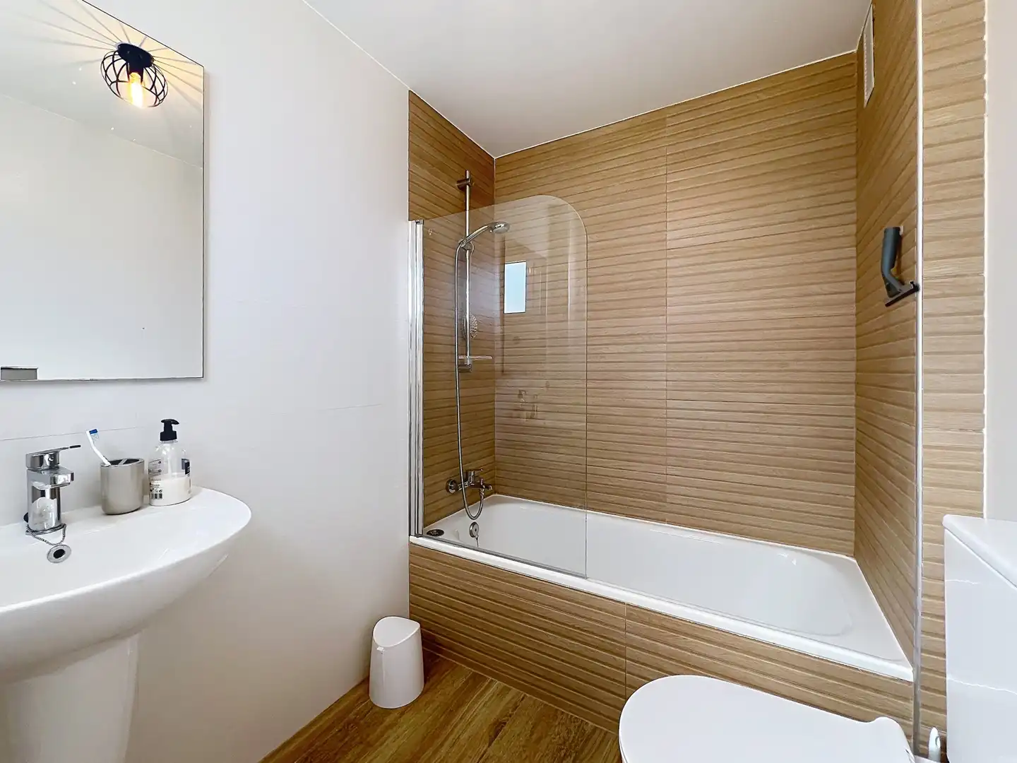 Bathroom of Attic for sale in Casares  with Air Conditioner, Terrace and Furnished