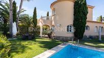 Vista exterior de Casa o xalet en venda en Oliva amb Aire condicionat, Terrassa i Piscina