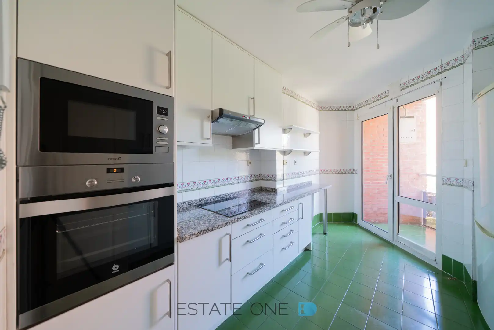 Cocina de Piso en venta en Pozuelo de Alarcón con Calefacción, Jardín privado y Parquet