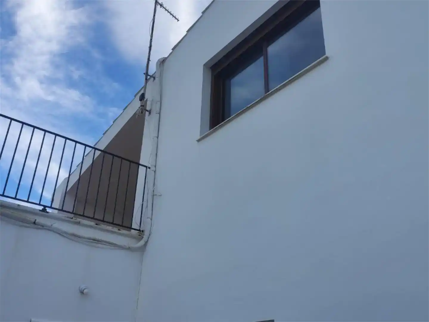 Vista exterior de Pis en venda en Beas amb Aire condicionat, Jardí privat i Parquet
