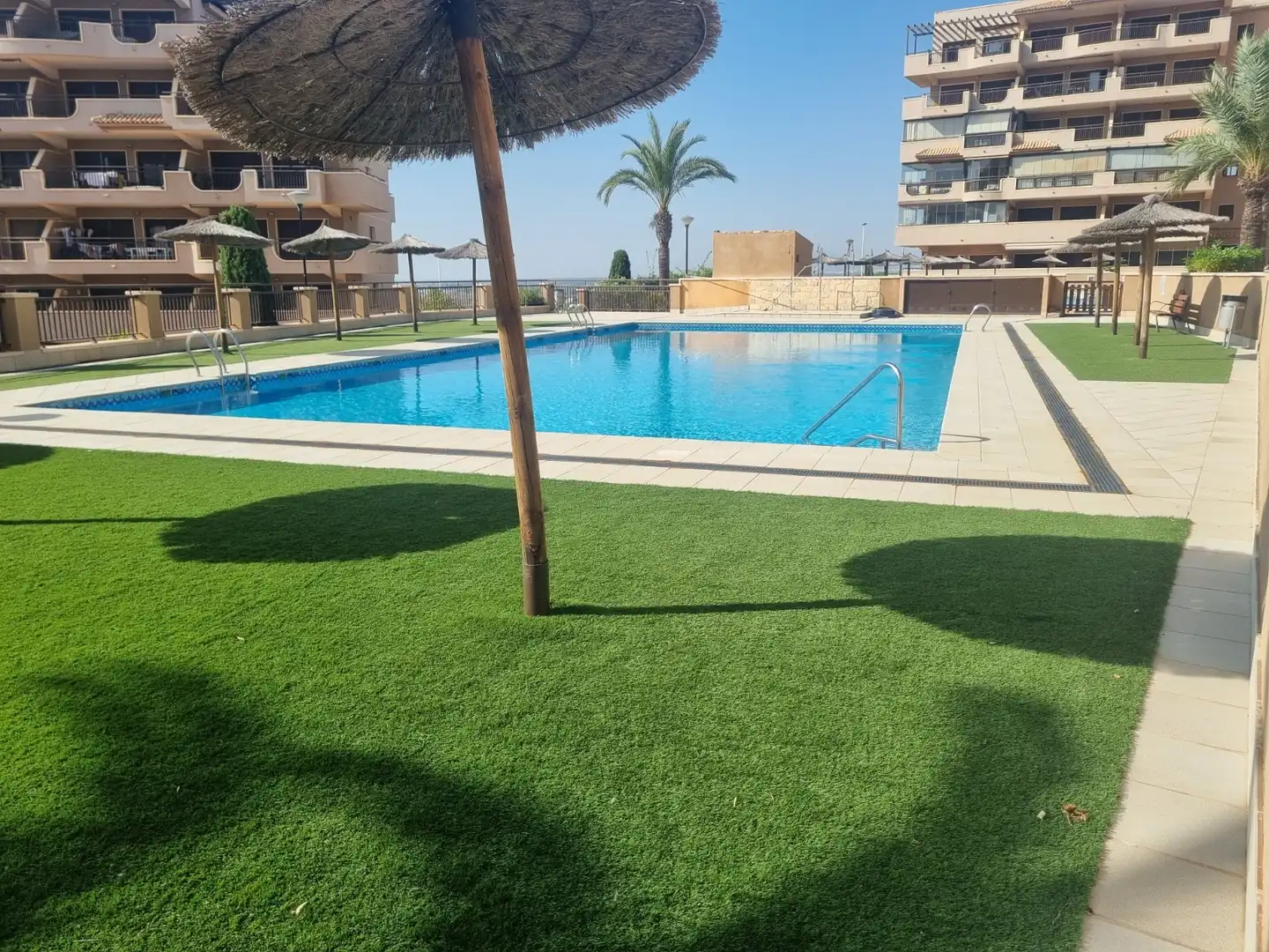 Piscina de Ático en venta en Elche / Elx con Aire acondicionado, Terraza y Amueblado