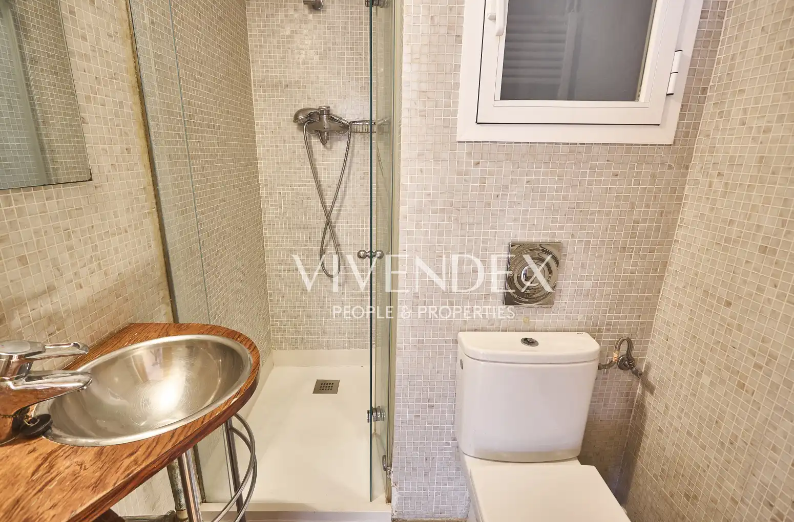 Bathroom of Flat for sale in Barcelona  with Heating, Parquet flooring and Balcony