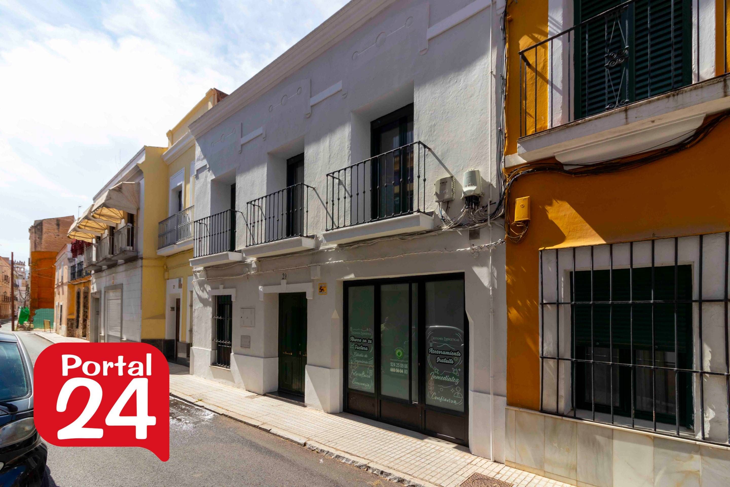 Exterior view of House or chalet for sale in Badajoz Capital  with Air Conditioner, Heating and Terrace