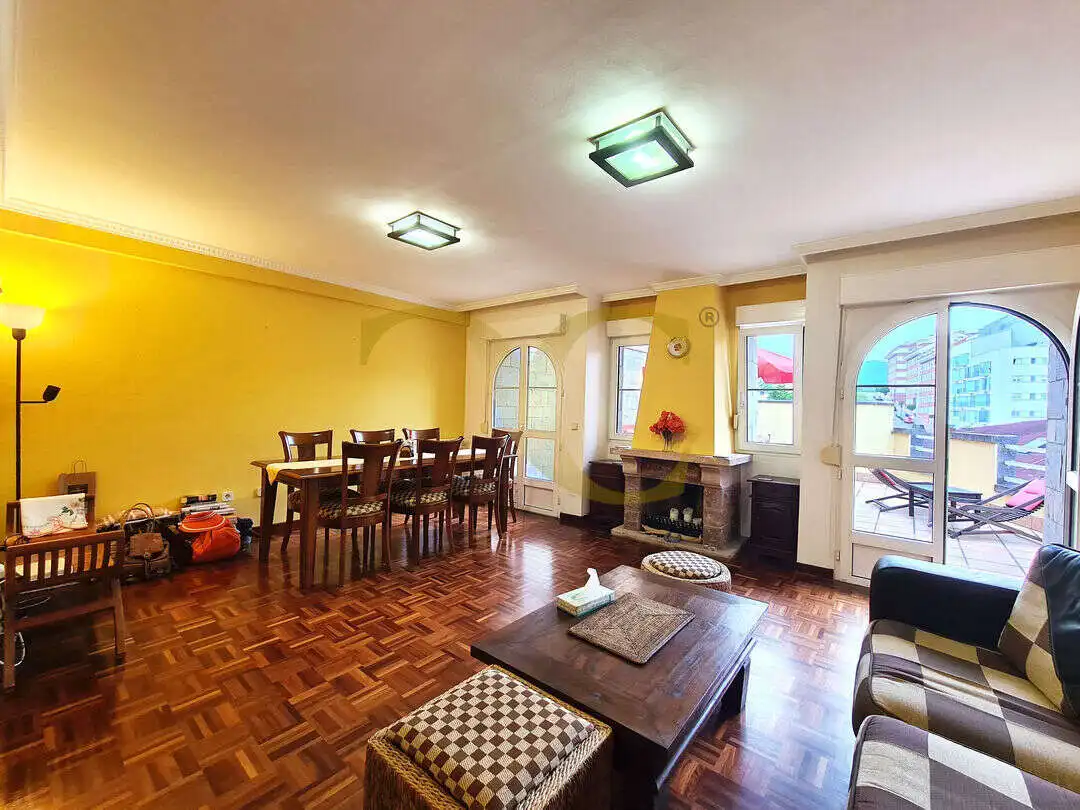 Sala de estar de Casa adosada en venta en Ribadesella con Calefacción, Trastero y Amueblado