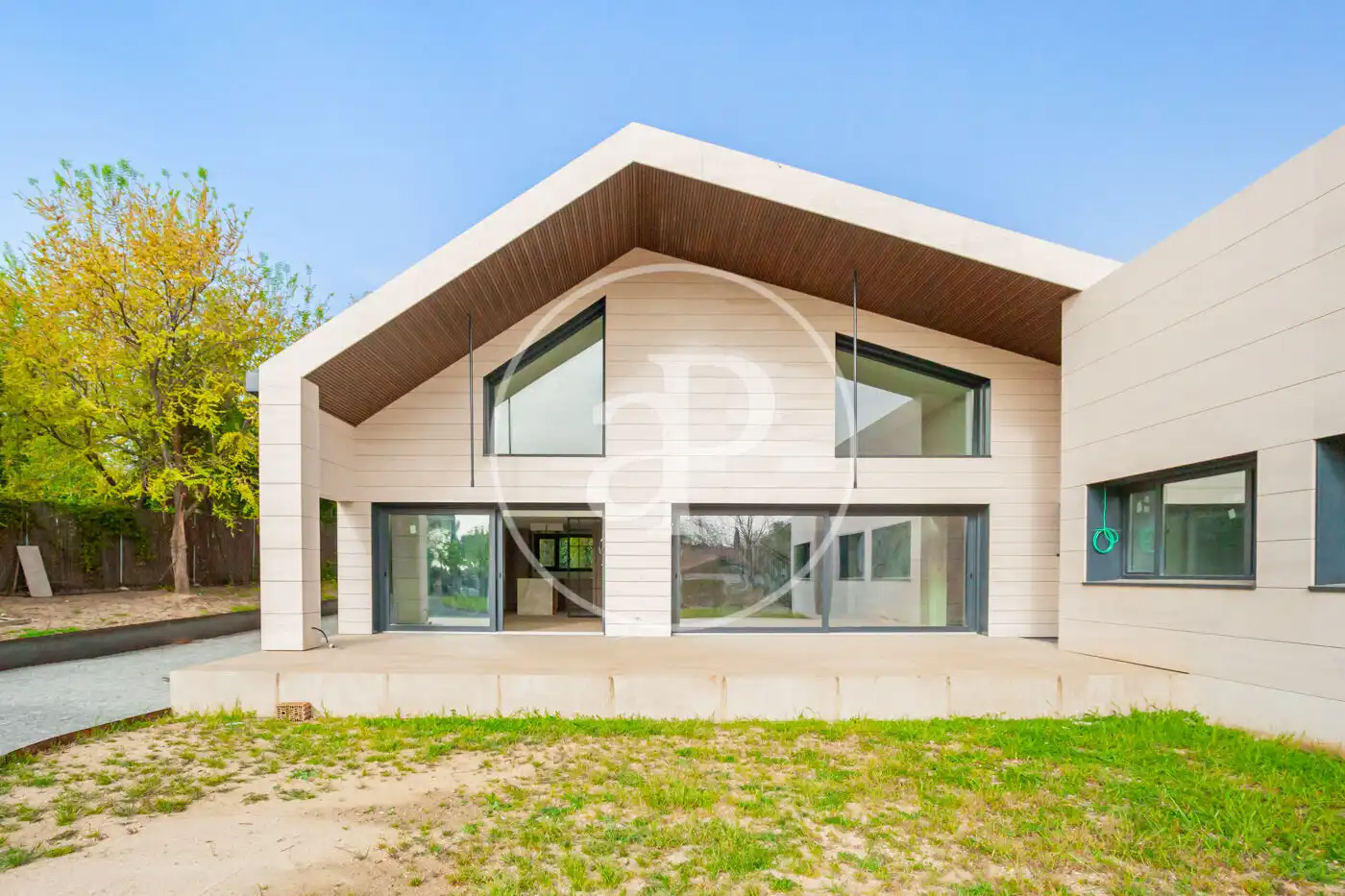 Vista exterior de Casa o chalet en venta en Pozuelo de Alarcón con Aire acondicionado, Calefacción y Jardín privado