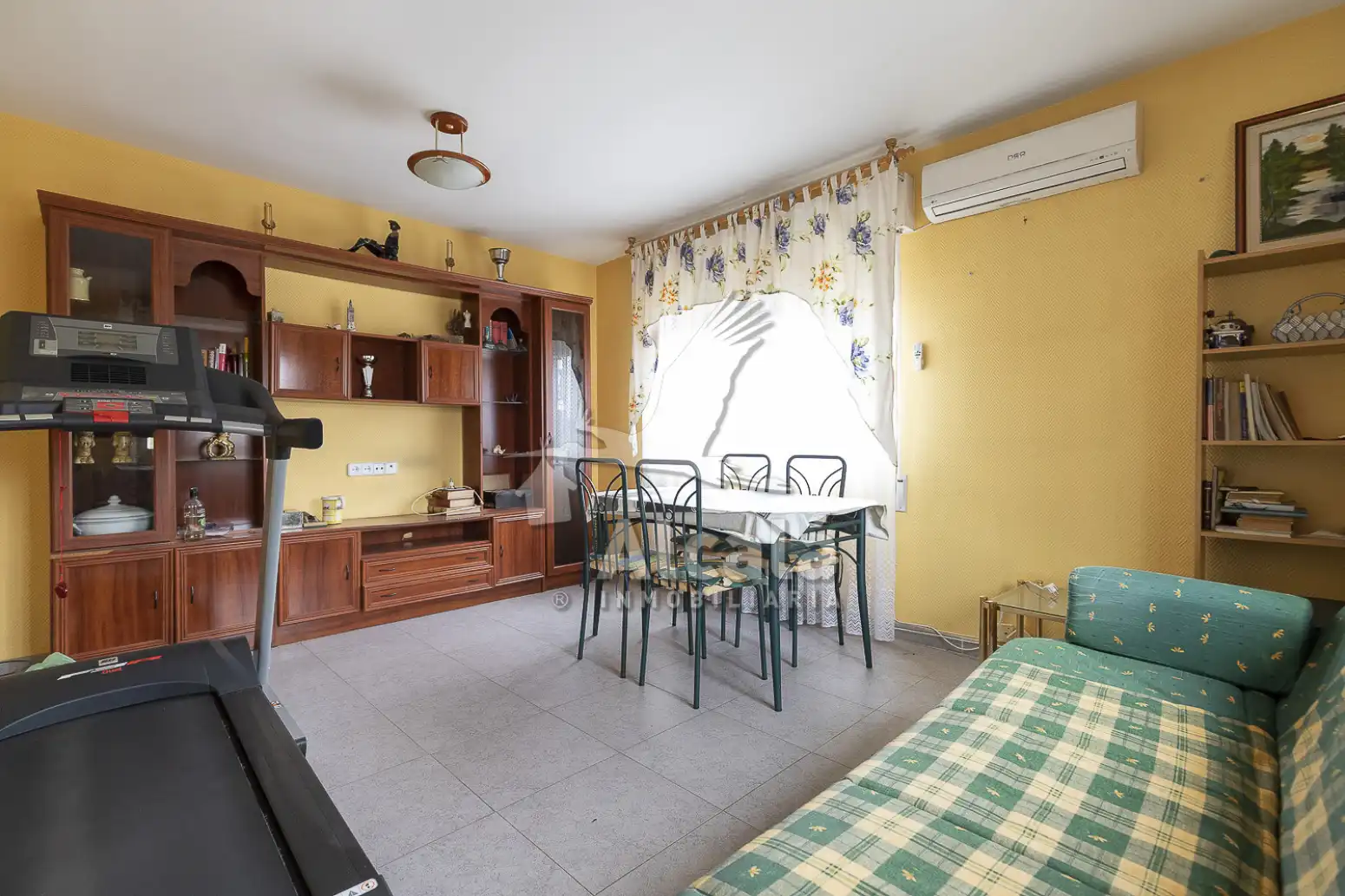 Sala d'estar de Casa o xalet en venda en Villalbilla amb Aire condicionat, Calefacció i Jardí privat