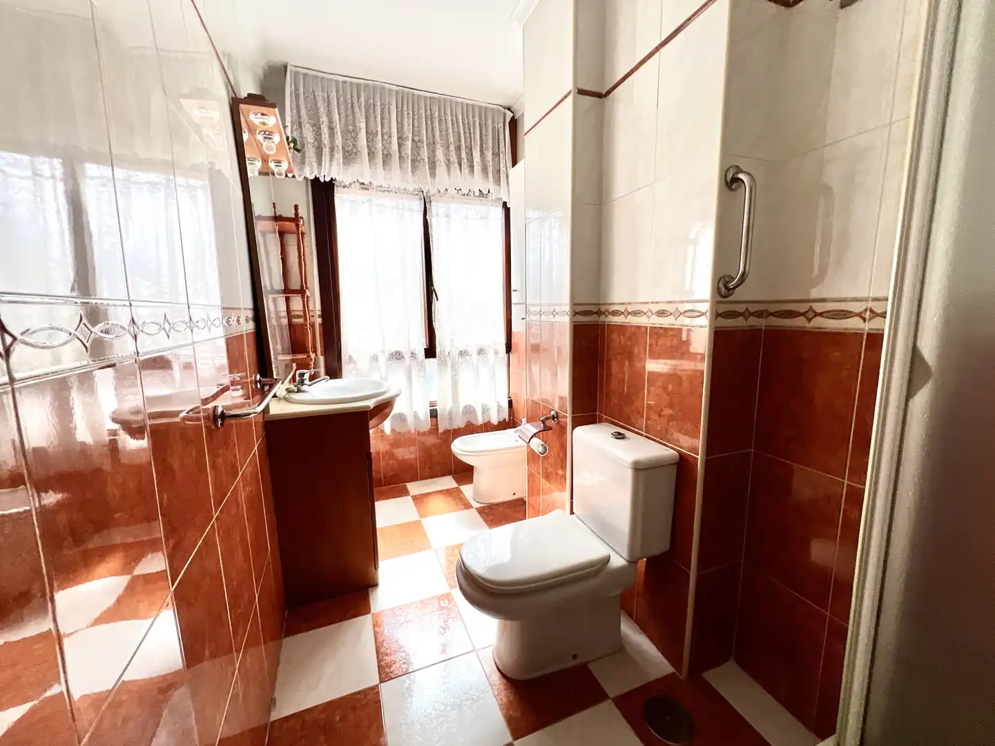 Baño de Piso en venta en Cabezón de la Sal con Calefacción, Parquet y Amueblado