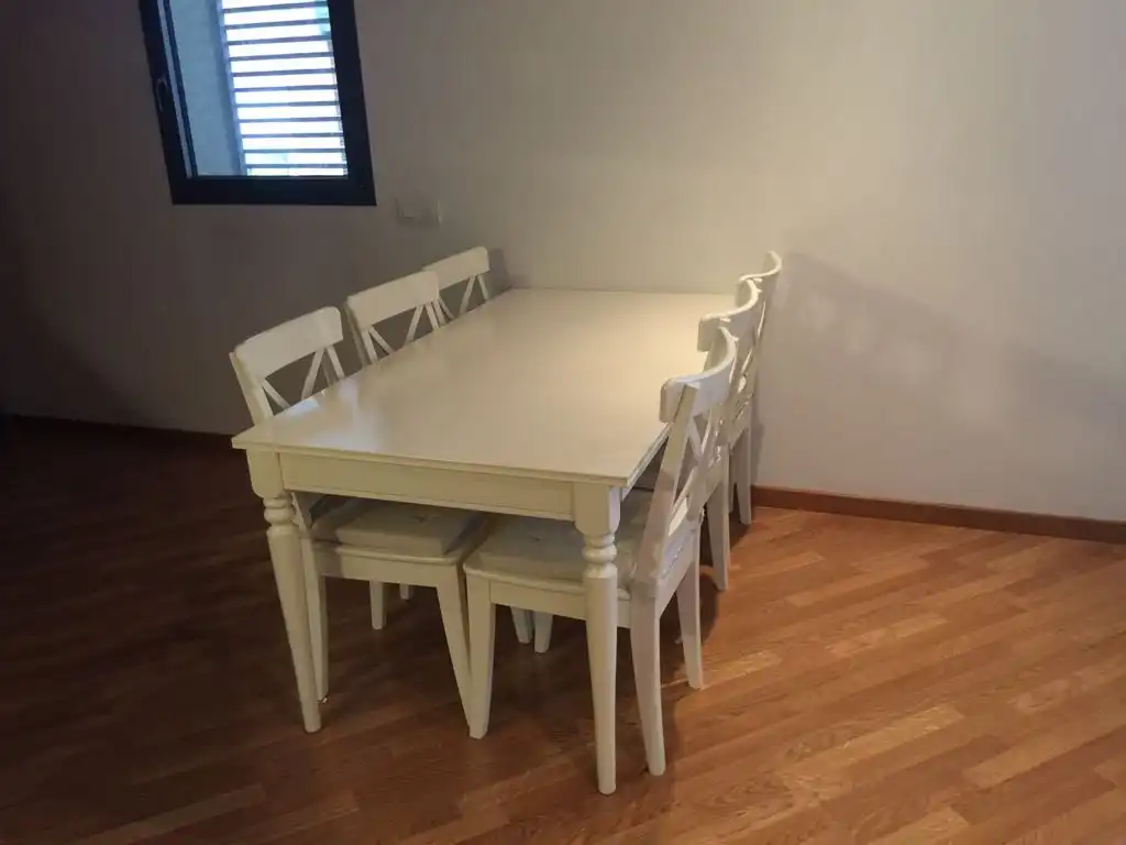Menjador de Apartament en venda en L'Hospitalet de Llobregat amb Aire condicionat, Parquet i Moblat
