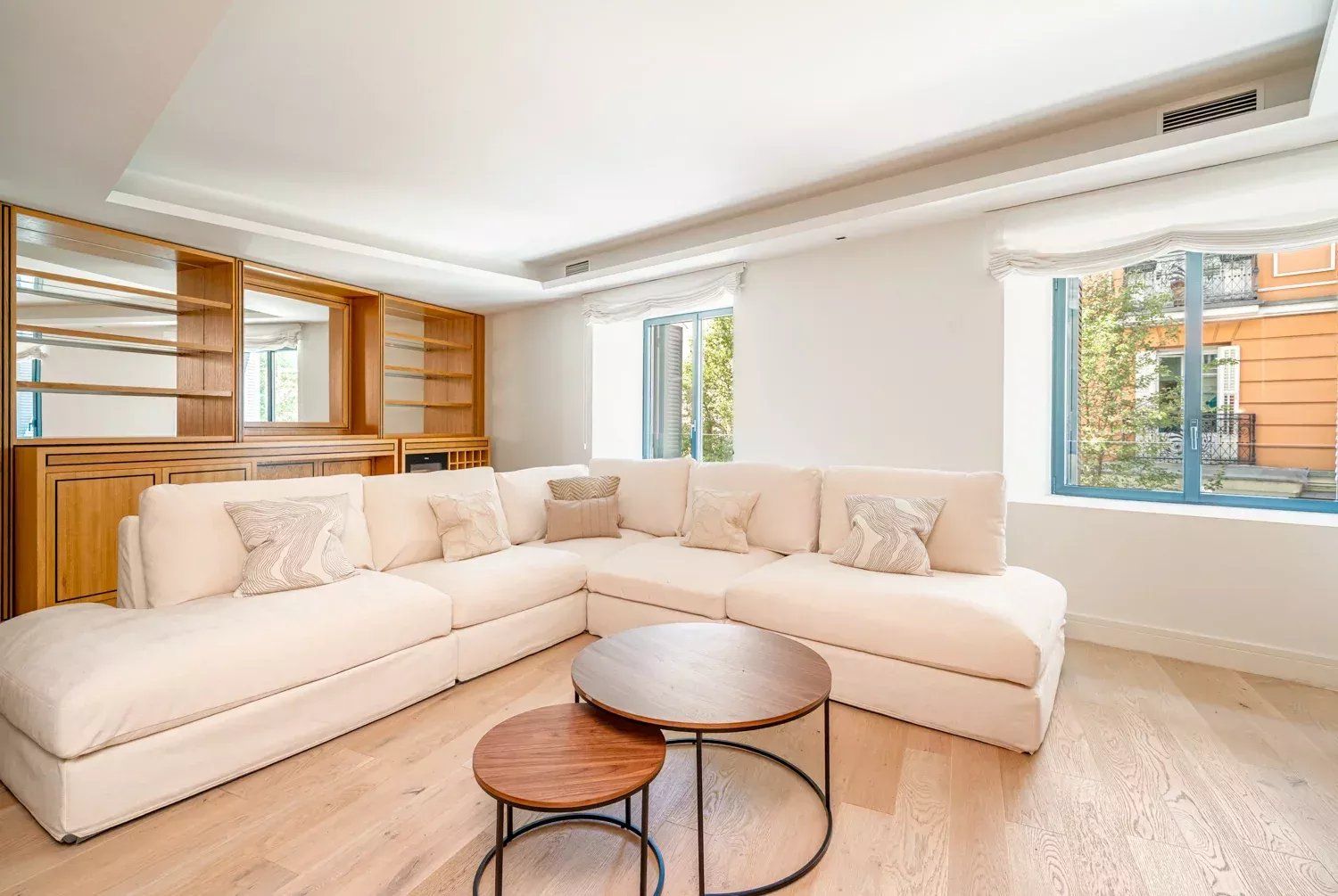 Living room of Flat to rent in  Madrid Capital  with Air Conditioner, Heating and Terrace