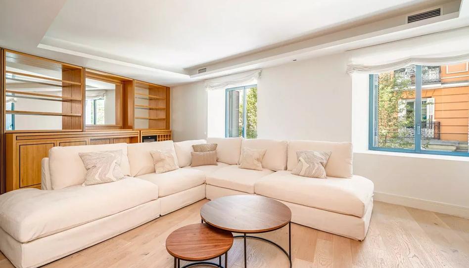 Photo 1 of Flat to rent in Jerónimos, Madrid