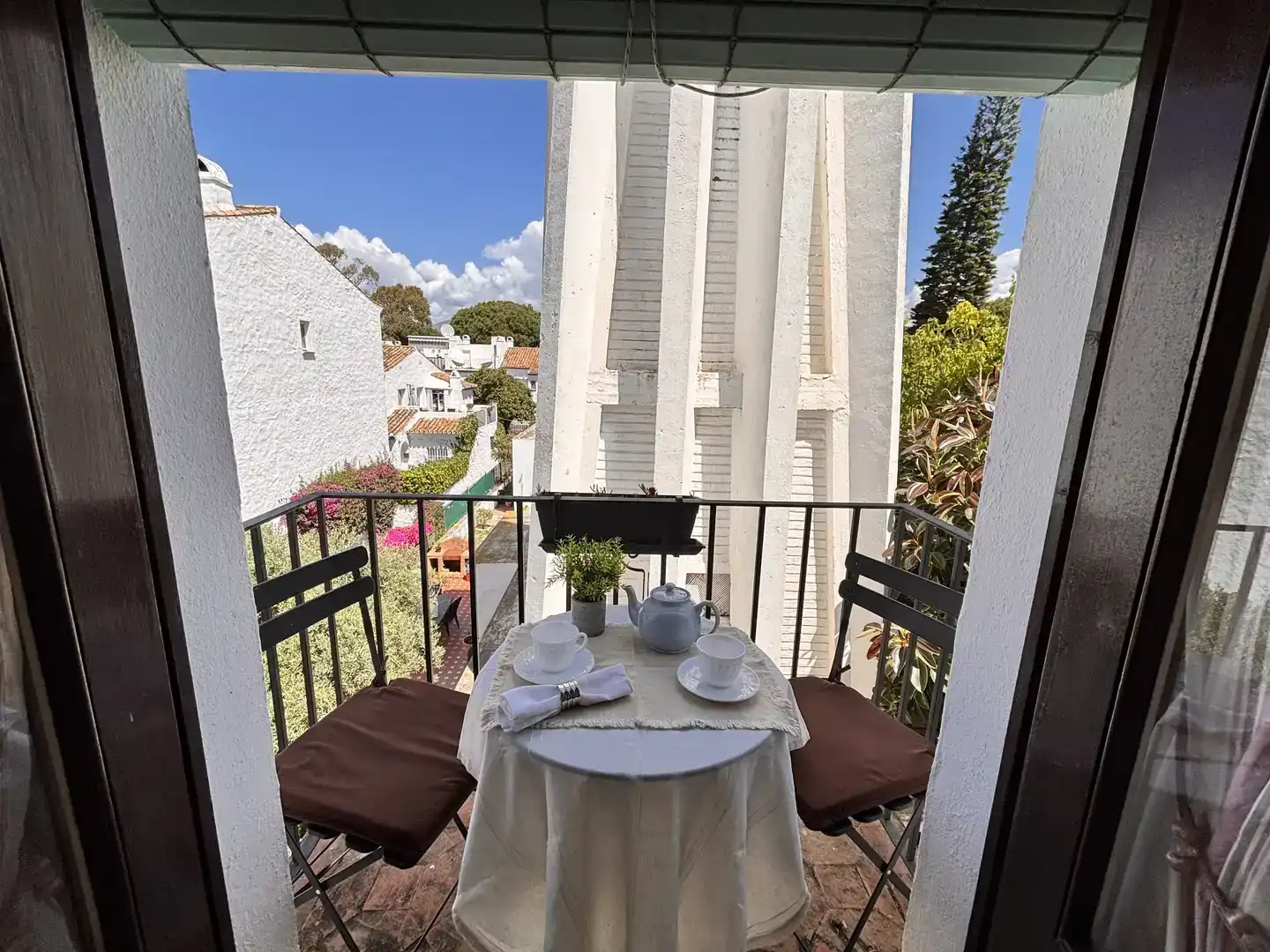 Terraza de Apartamento para compartir en Estepona con Aire acondicionado, Trastero y Piscina