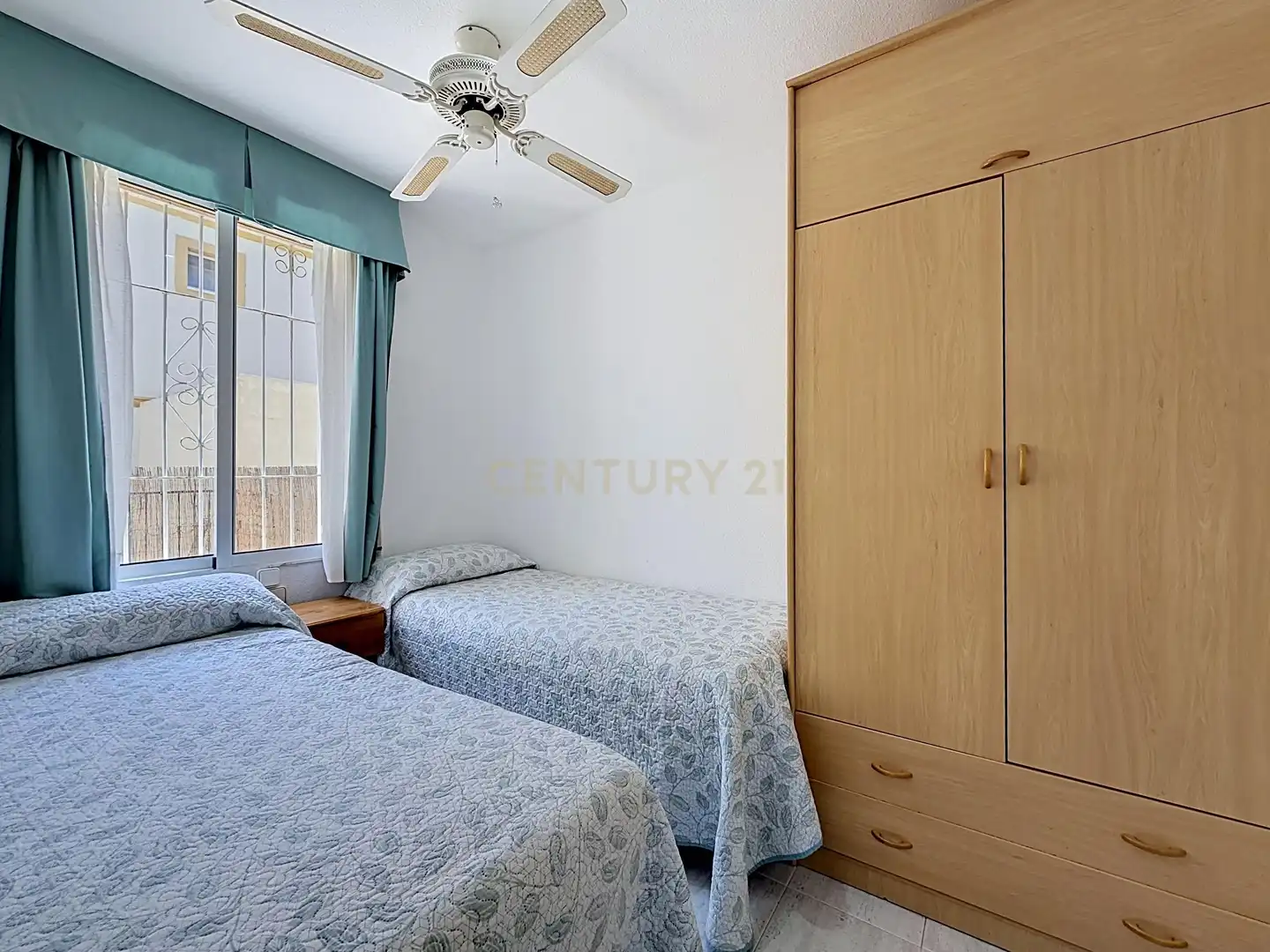 Habitación de Planta baja en venta en Orihuela con Aire acondicionado, Trastero y Piscina comunitaria