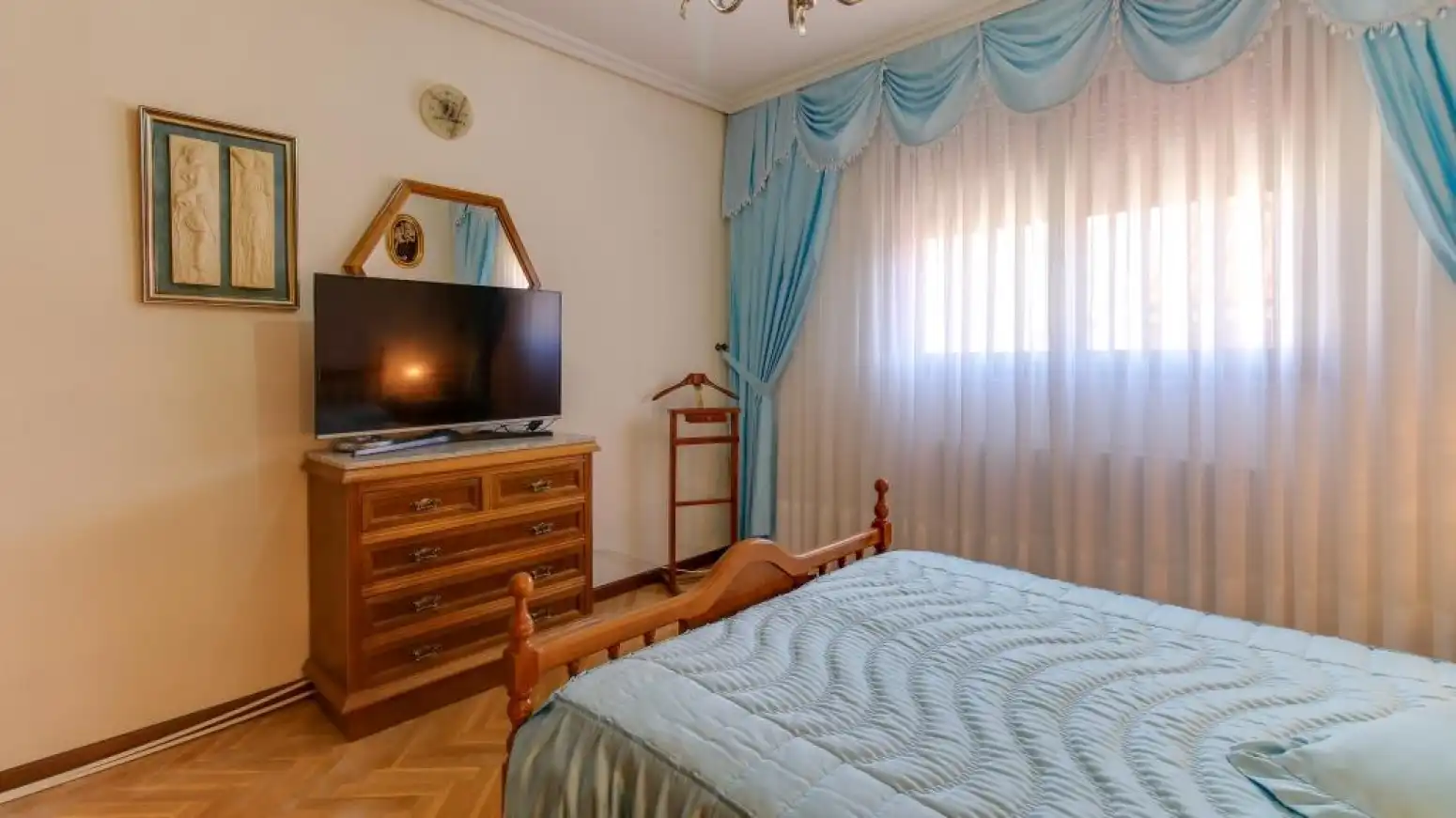 Habitación de Casa adosada en venta en Salamanca con Calefacción, Jardín privado y Parquet