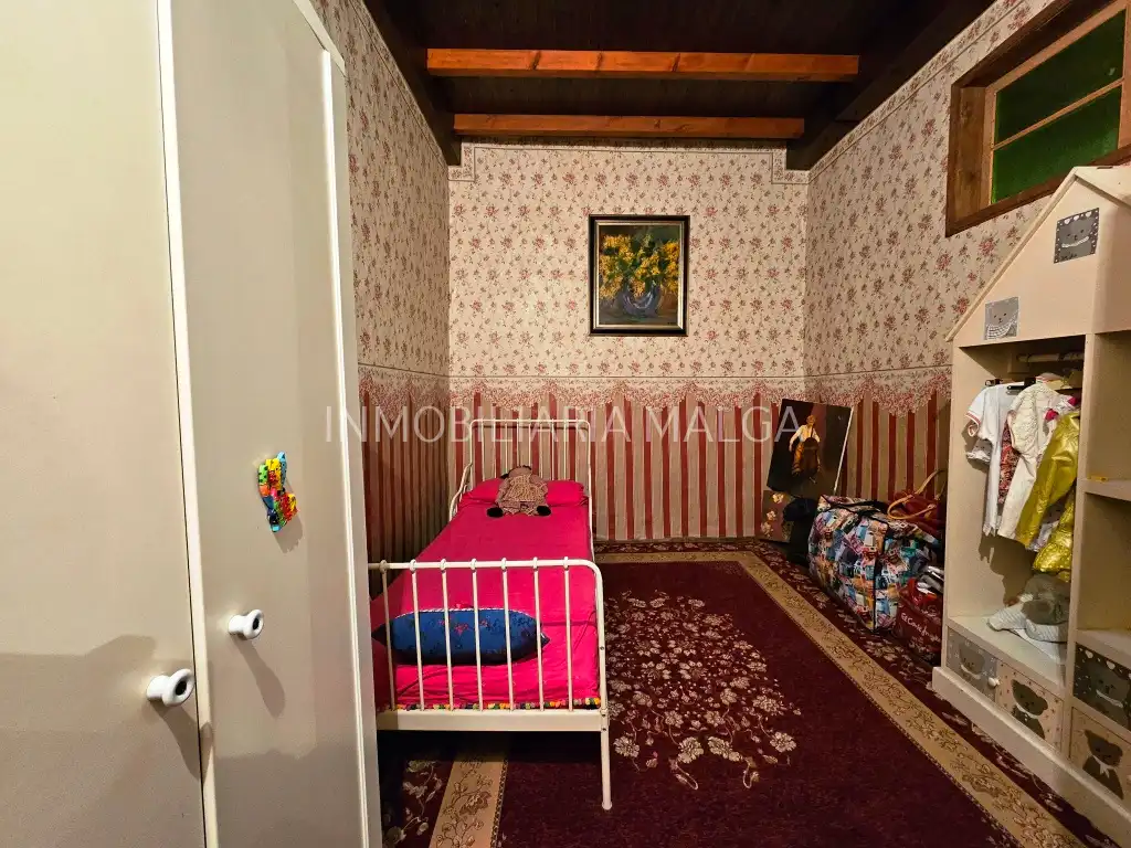 Dormitori de Casa o xalet en venda en Villaviciosa amb Calefacció, Jardí privat i Parquet