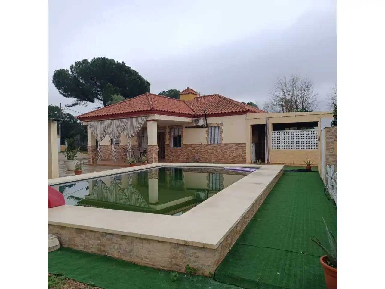 Piscina de Casa o chalet en venta en Carmona con Aire acondicionado, Calefacción y Jardín privado