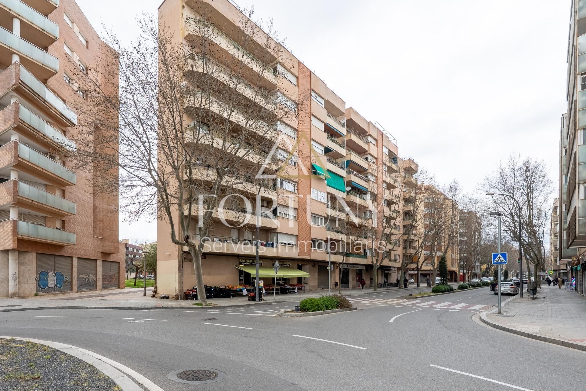 Vista exterior de Planta baixa en venda en Reus amb Aire condicionat, Terrassa i Balcó