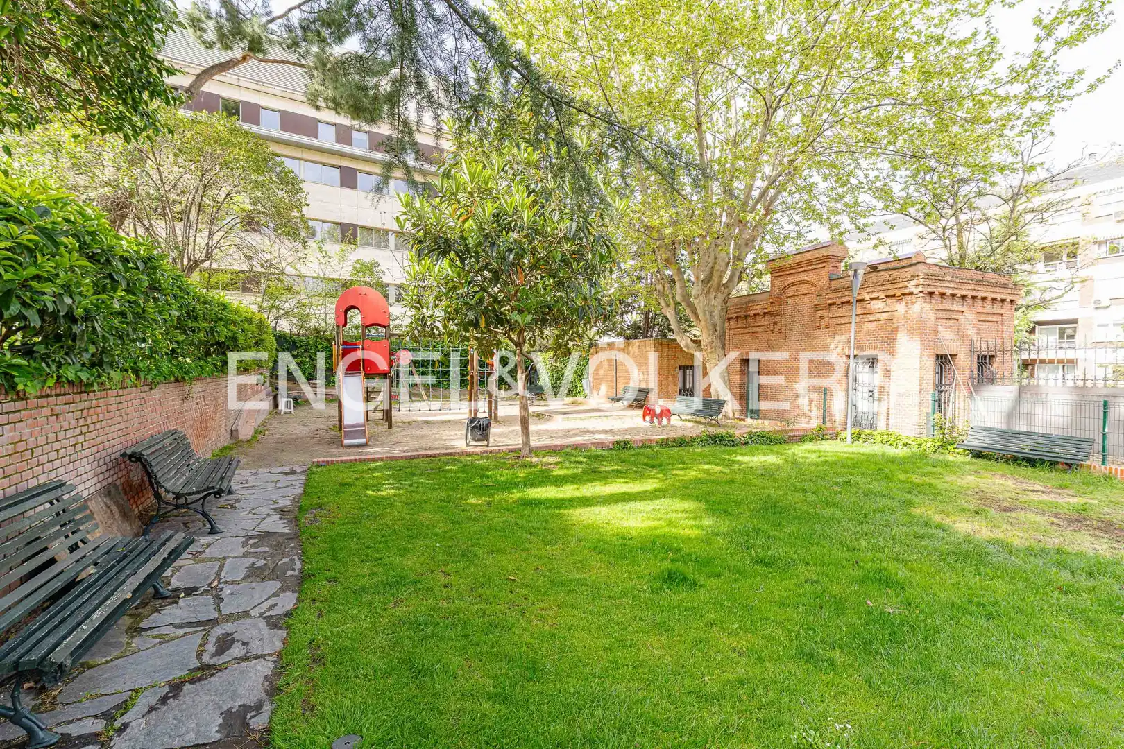 Garten von Wohnung zum Verkauf in Madrid mit Heizung, Parkett und Abstellraum