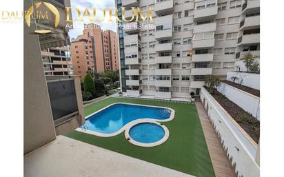 Vista exterior de Pis en venda en Villajoyosa / La Vila Joiosa amb Aire condicionat, Terrassa i Piscina