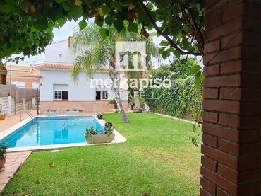 Villa mit Pool zum Verkauf in SANT MIQUEL DE SEGUR