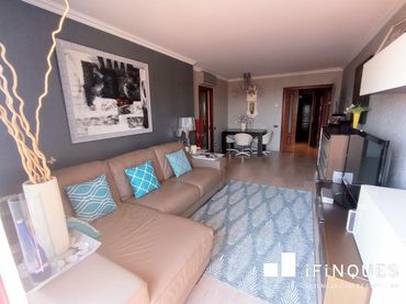 Flat with balcony for sale in Plaça de Còrdova