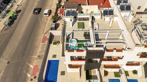 iexclBienvenido a este moderno y luminoso bungalow en planta alta con su propia terraza en la azotea, tan grande como todo el apar, imatge 2