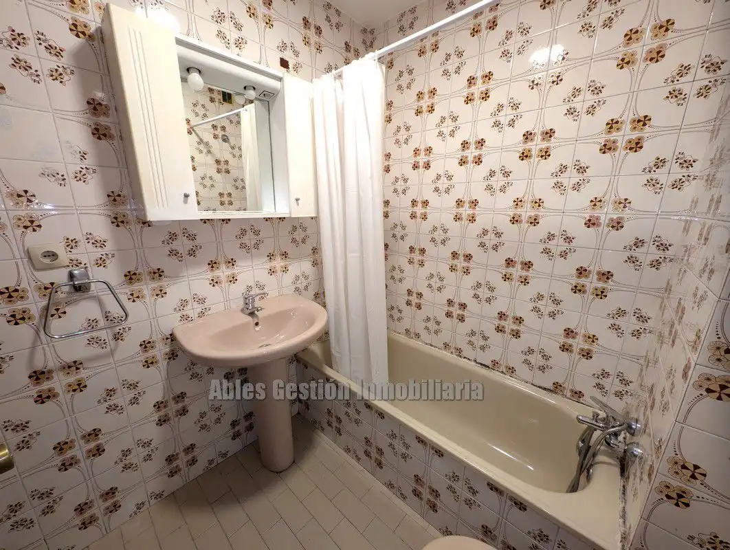 Baño de Piso en venta en Oviedo  con Calefacción, Parquet y Terraza