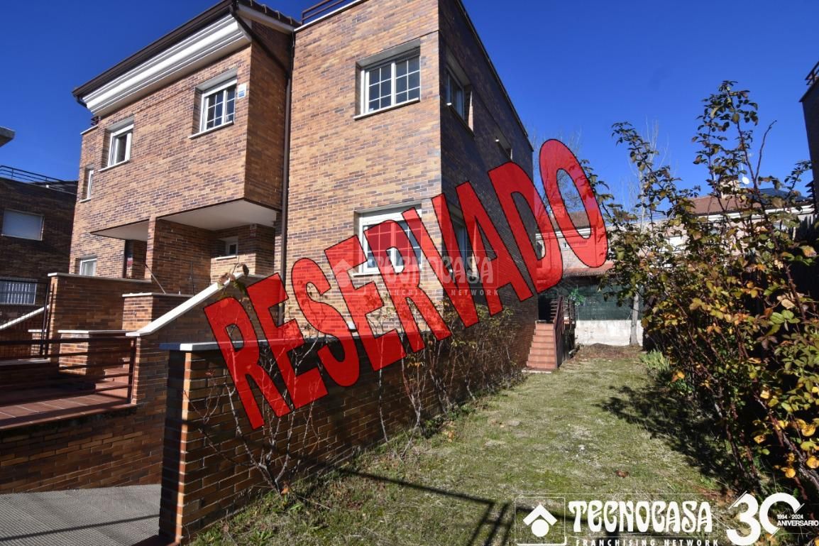 Vista exterior de Casa adosada en venda en Móstoles