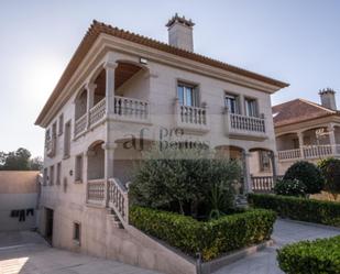 Vista exterior de Casa o xalet en venda en Vigo  amb Calefacció, Terrassa i Traster