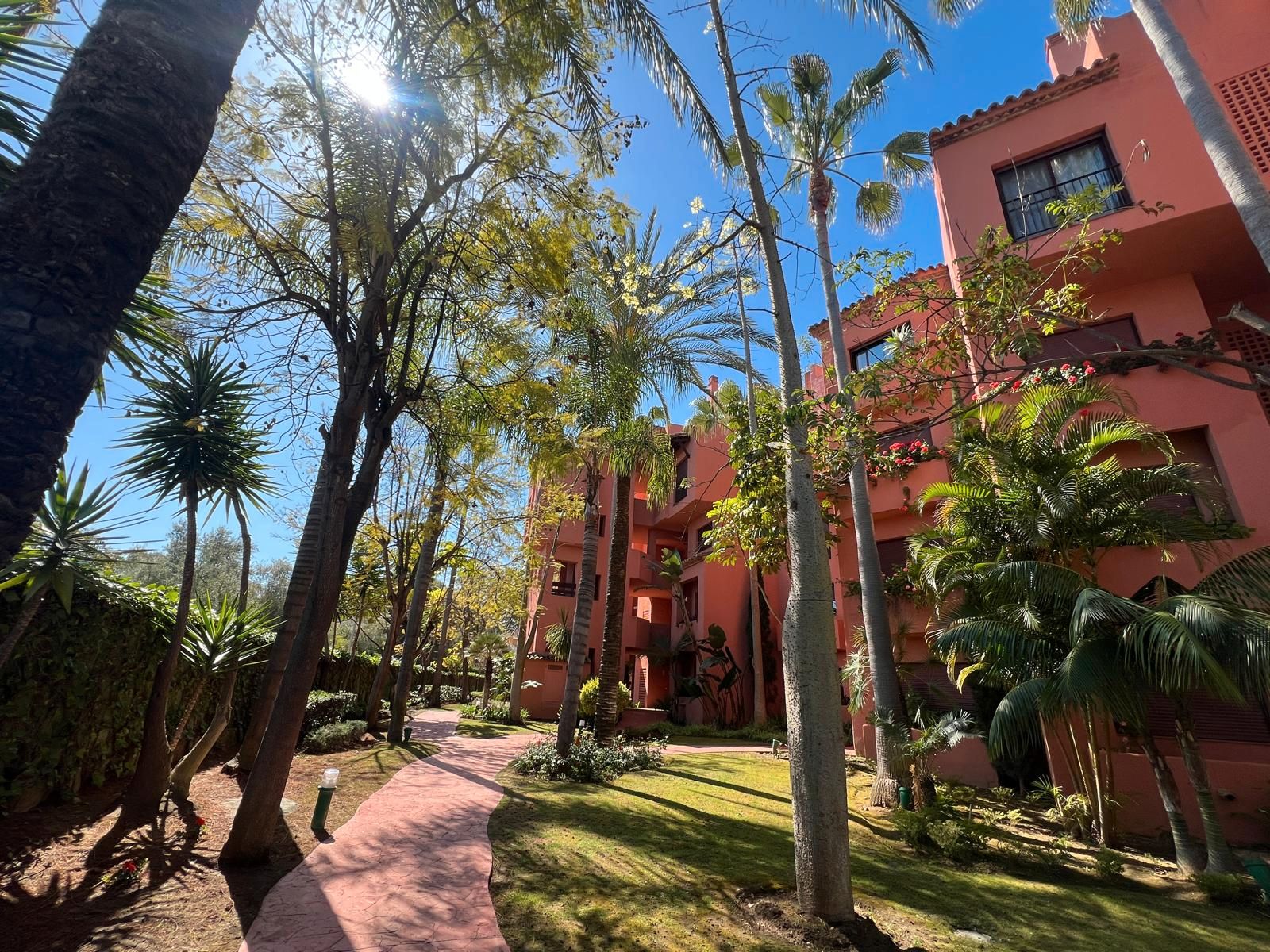 Vista exterior de Piso en venta en Marbella con Aire acondicionado, Terraza y Horno